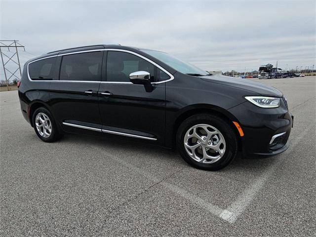 used 2021 Chrysler Pacifica Hybrid car, priced at $33,500