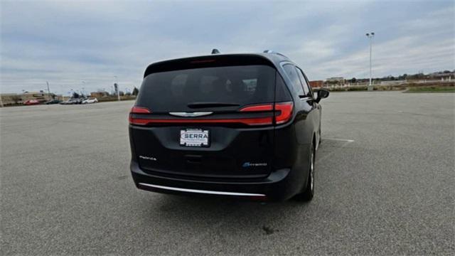 used 2021 Chrysler Pacifica Hybrid car, priced at $33,500