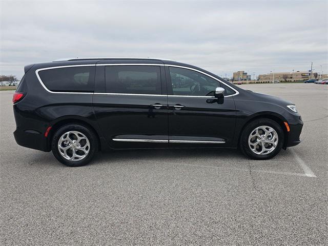 used 2021 Chrysler Pacifica Hybrid car, priced at $33,500