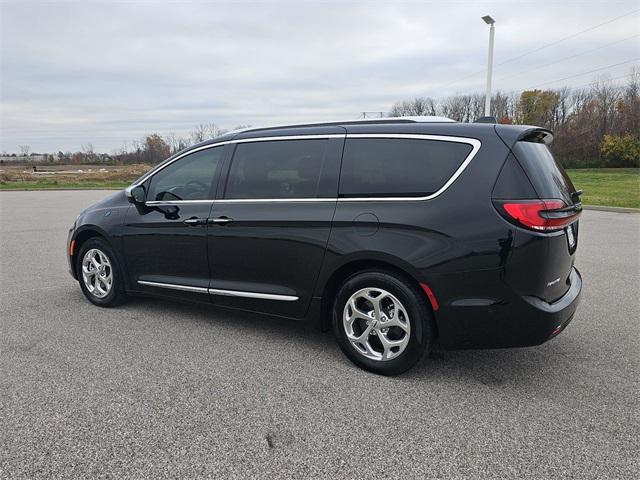 used 2021 Chrysler Pacifica Hybrid car, priced at $33,500