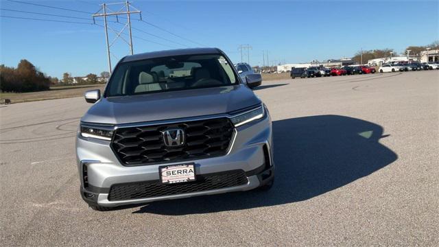 new 2025 Honda Pilot car, priced at $47,725