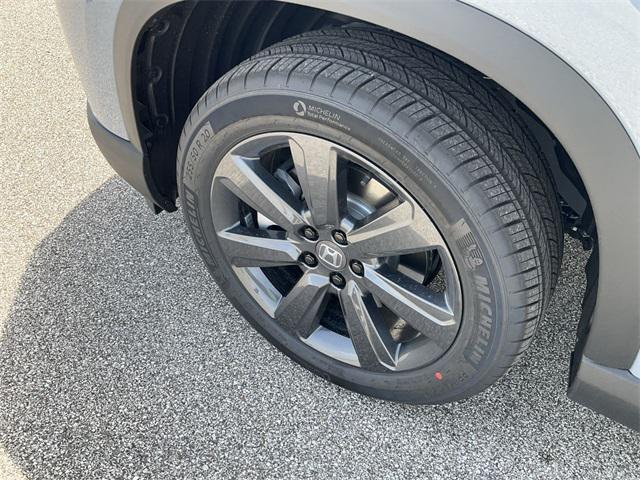 new 2025 Honda Pilot car, priced at $44,980