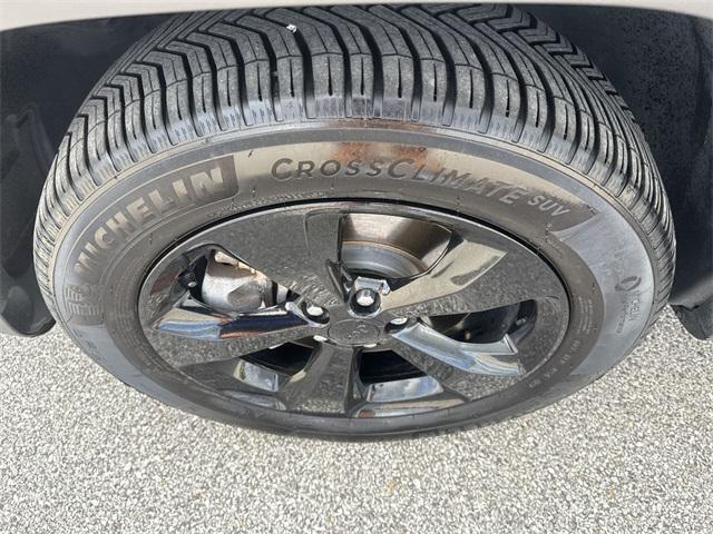 used 2018 Jeep Cherokee car, priced at $15,677