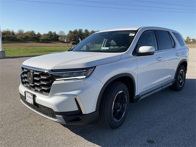 new 2025 Honda Pilot car, priced at $49,650