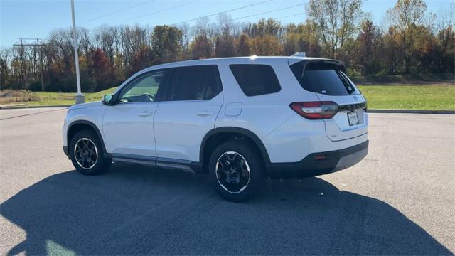 new 2025 Honda Pilot car, priced at $49,650