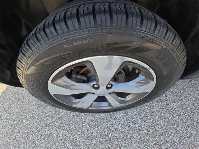 used 2020 Jeep Cherokee car, priced at $15,377