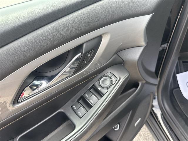 used 2021 Chevrolet Traverse car, priced at $25,977