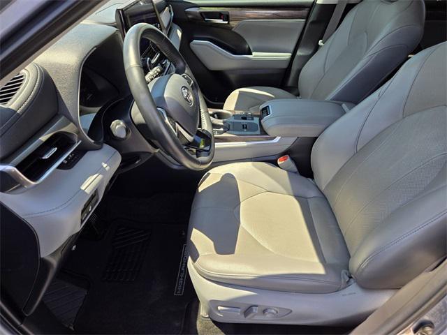 used 2023 Toyota Highlander car, priced at $40,059