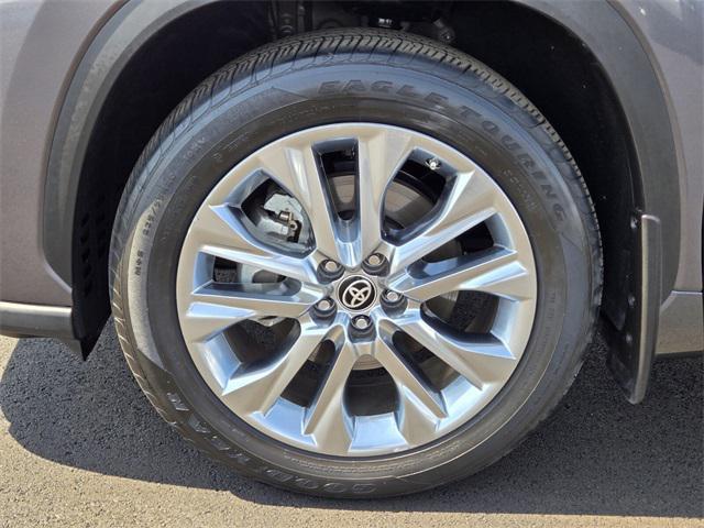 used 2024 Toyota Highlander car, priced at $47,579