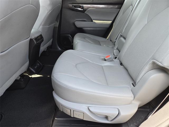 used 2024 Toyota Highlander car, priced at $47,579