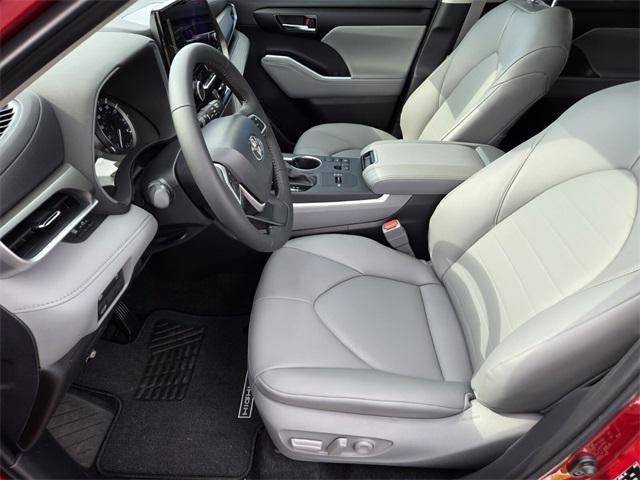 used 2025 Toyota Highlander car, priced at $43,281