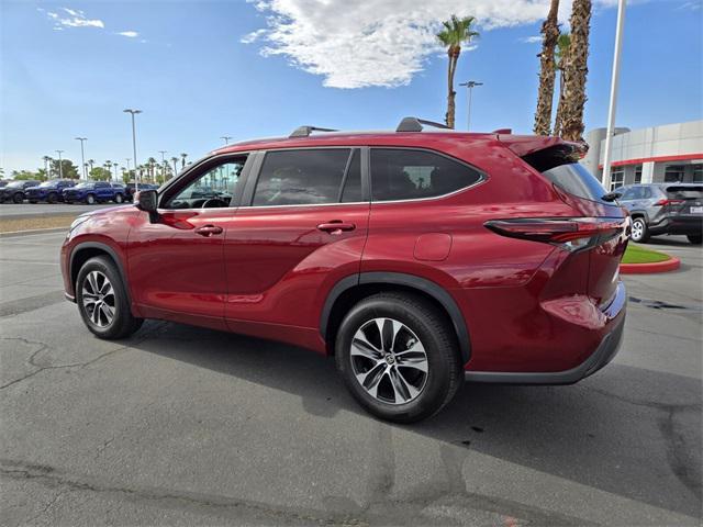 used 2025 Toyota Highlander car, priced at $43,281