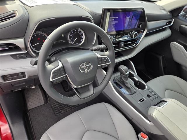 used 2025 Toyota Highlander car, priced at $43,281