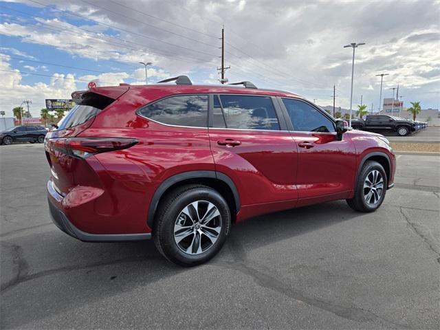 used 2025 Toyota Highlander car, priced at $43,281
