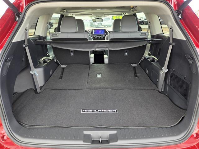used 2025 Toyota Highlander car, priced at $43,281