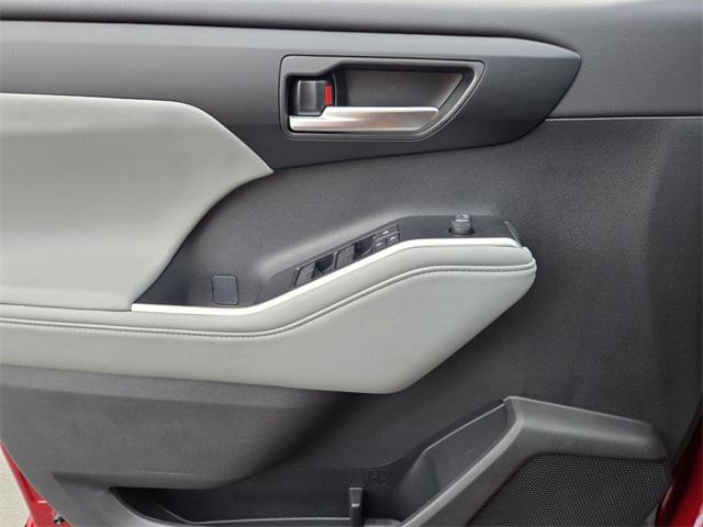 used 2025 Toyota Highlander car, priced at $43,281