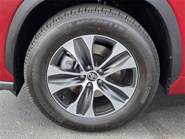 used 2025 Toyota Highlander car, priced at $43,281