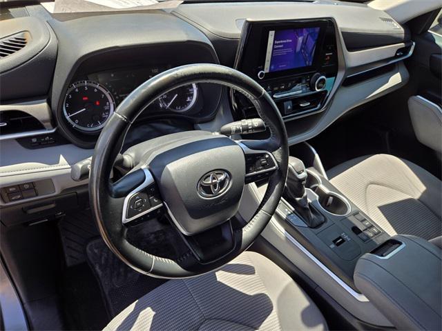 used 2023 Toyota Highlander car, priced at $33,059