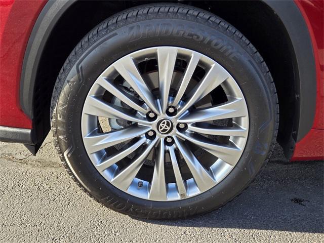 used 2024 Toyota Highlander car, priced at $47,859