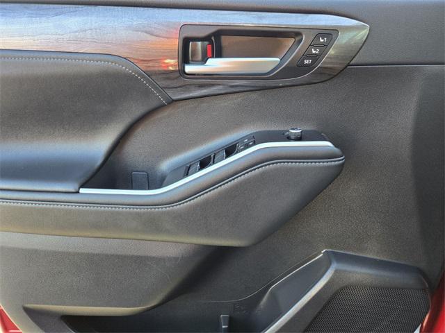 used 2024 Toyota Highlander car, priced at $47,859