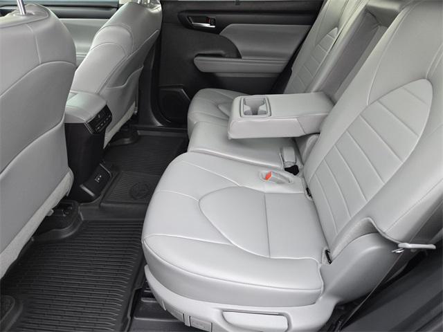 used 2025 Toyota Highlander car, priced at $43,777
