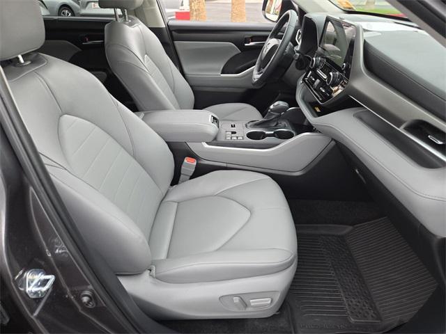 used 2025 Toyota Highlander car, priced at $43,777