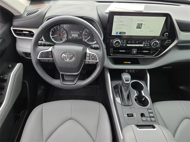 used 2025 Toyota Highlander car, priced at $43,777