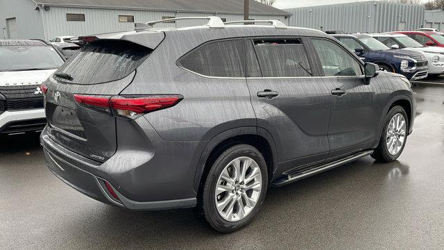 used 2021 Toyota Highlander car, priced at $30,505