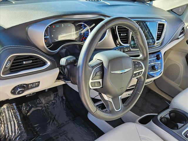 used 2021 Chrysler Pacifica Hybrid car, priced at $26,998