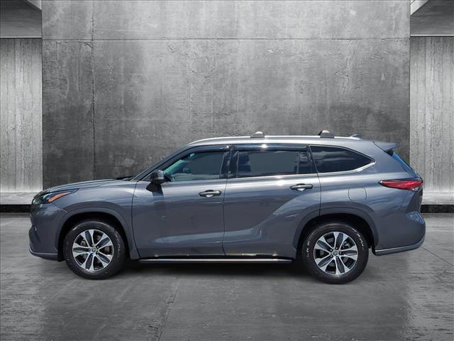 used 2022 Toyota Highlander car, priced at $33,482