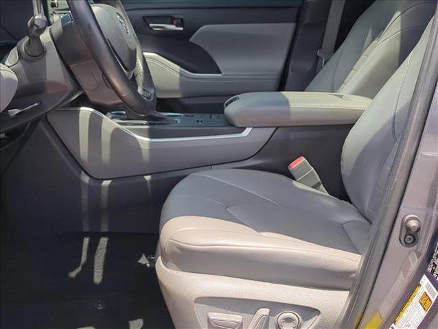used 2022 Toyota Highlander car, priced at $33,482