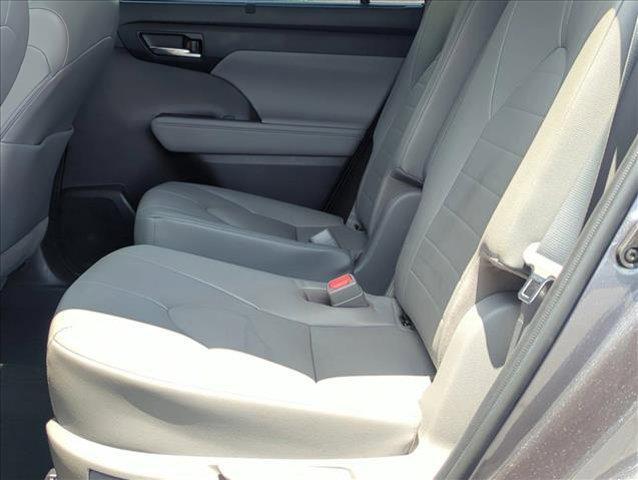 used 2022 Toyota Highlander car, priced at $33,482
