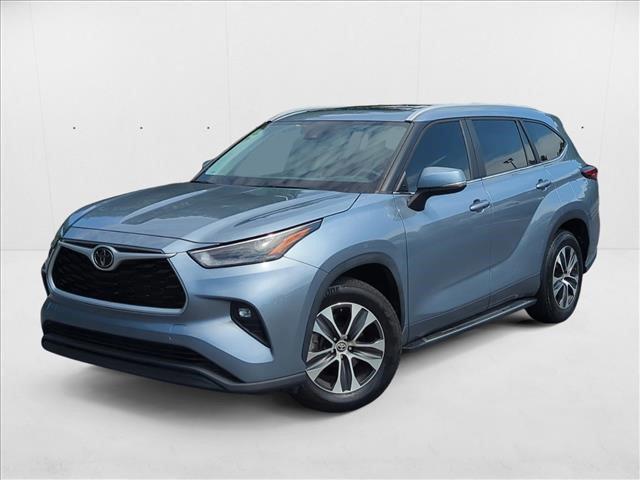 used 2023 Toyota Highlander car, priced at $38,990