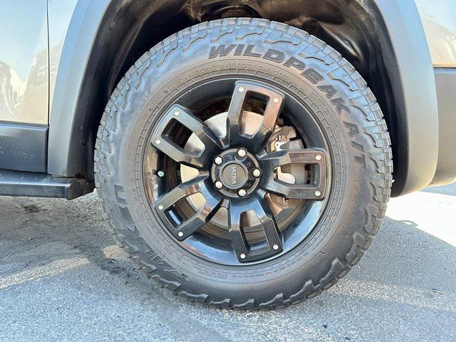 used 2019 Jeep Cherokee car, priced at $17,990