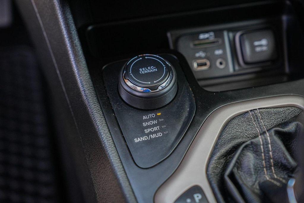 used 2014 Jeep Cherokee car, priced at $10,990