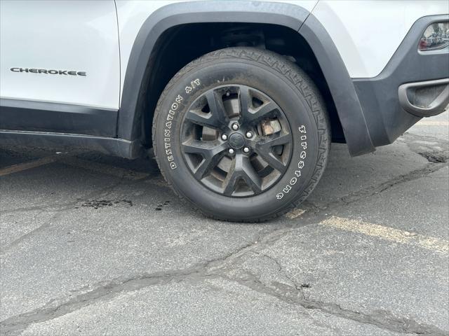 used 2018 Jeep Cherokee car, priced at $19,990