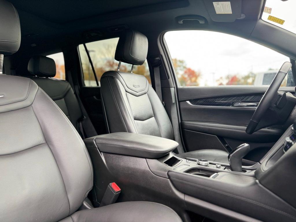used 2024 Cadillac XT6 car, priced at $46,995