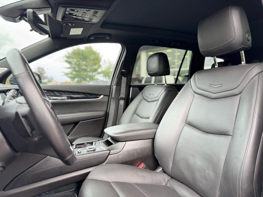 used 2024 Cadillac XT6 car, priced at $46,995