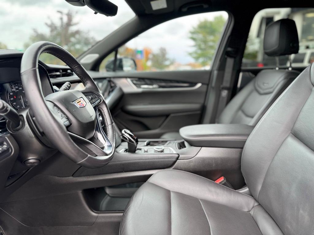 used 2024 Cadillac XT6 car, priced at $46,995