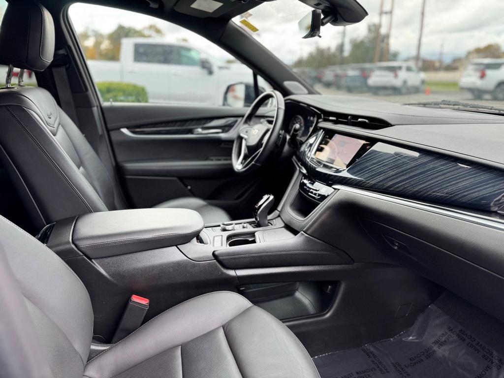 used 2024 Cadillac XT6 car, priced at $46,995