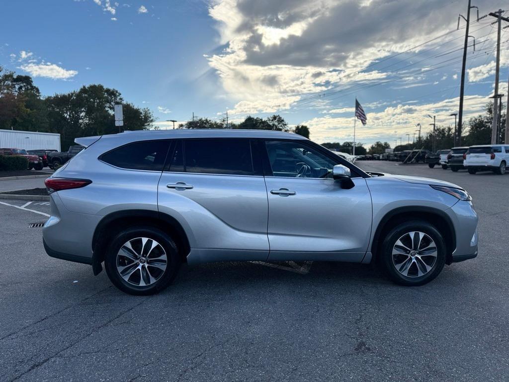 used 2021 Toyota Highlander car, priced at $32,995