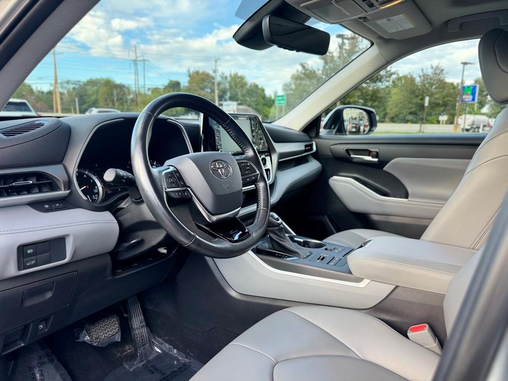used 2021 Toyota Highlander car, priced at $32,995