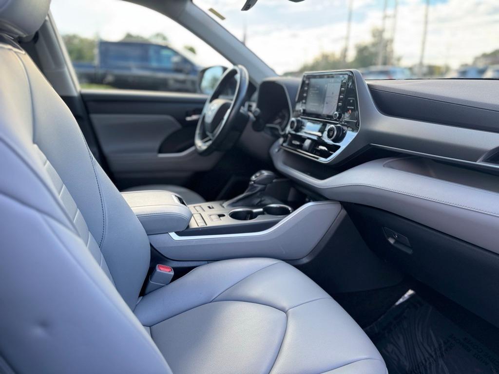 used 2021 Toyota Highlander car, priced at $32,995