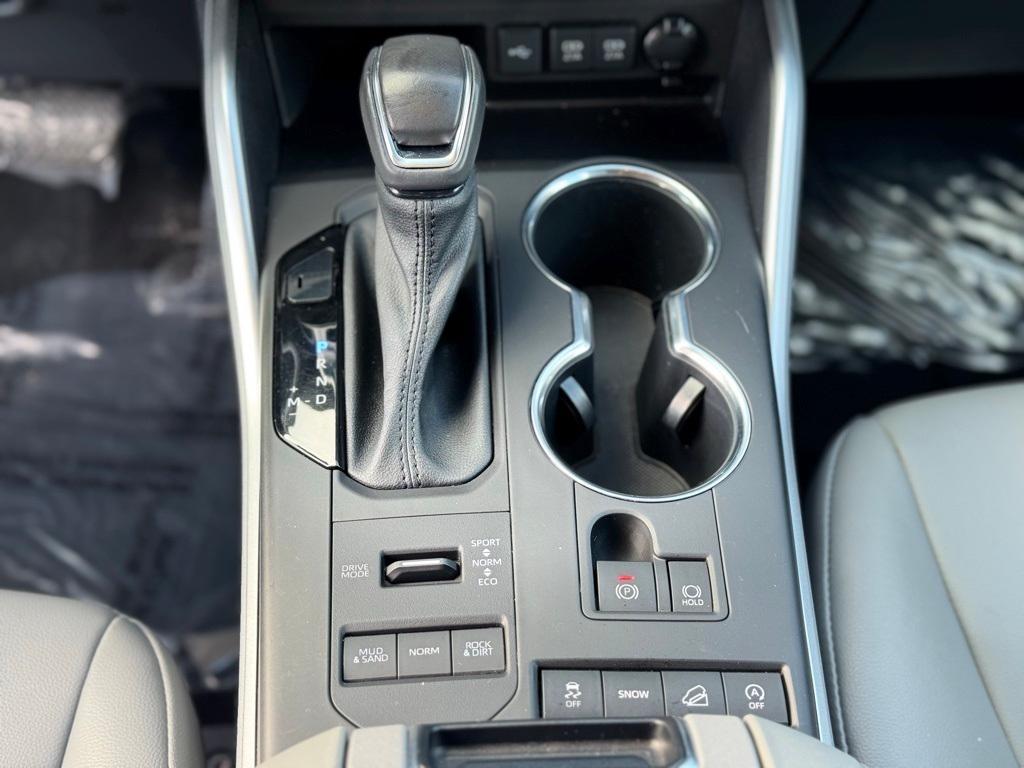 used 2021 Toyota Highlander car, priced at $32,995