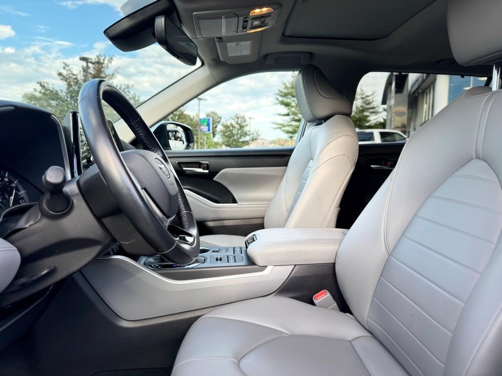 used 2021 Toyota Highlander car, priced at $32,995