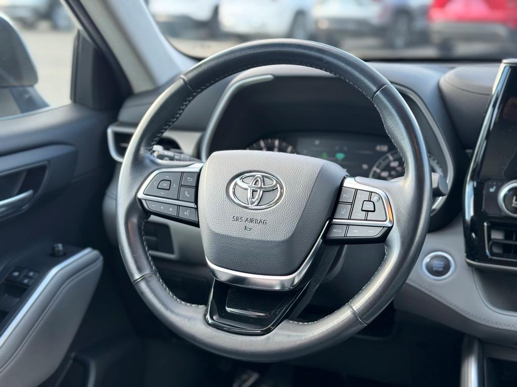used 2021 Toyota Highlander car, priced at $32,995