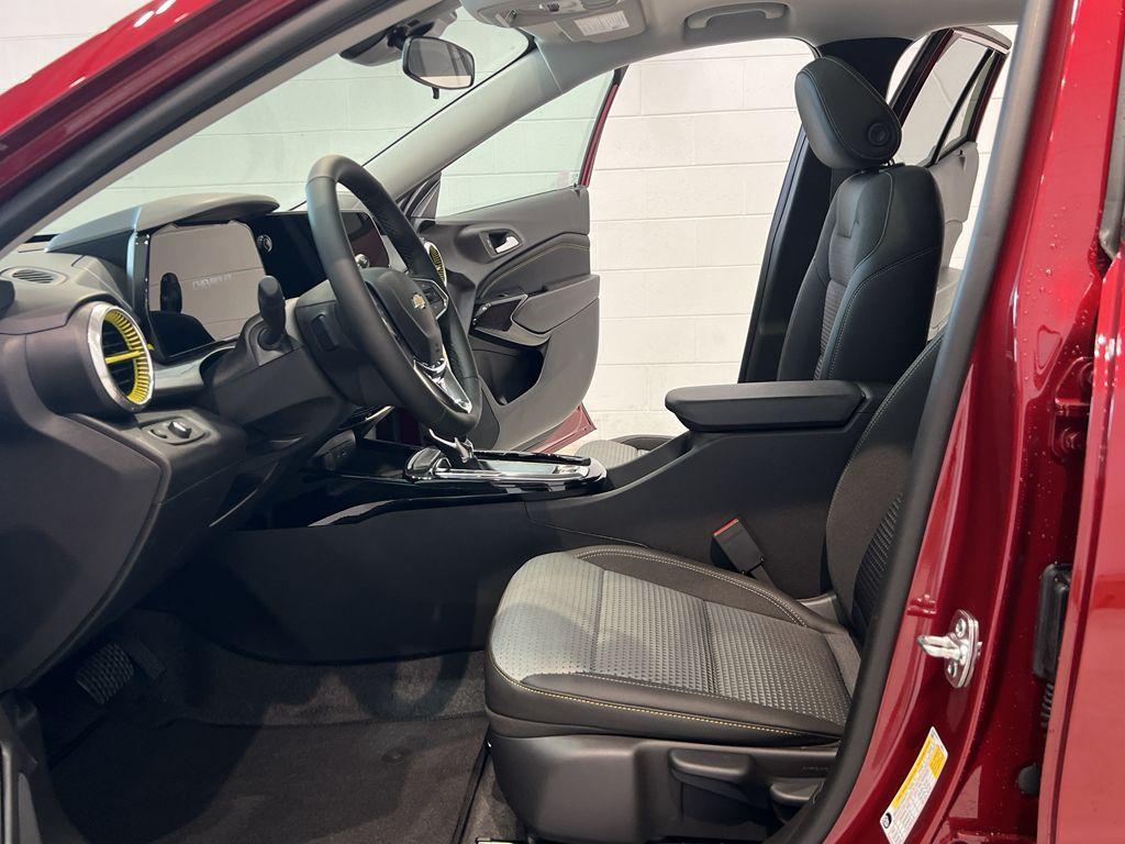 new 2025 Chevrolet Trax car, priced at $25,380