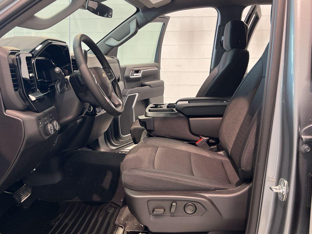 new 2025 Chevrolet Silverado 1500 car, priced at $52,595