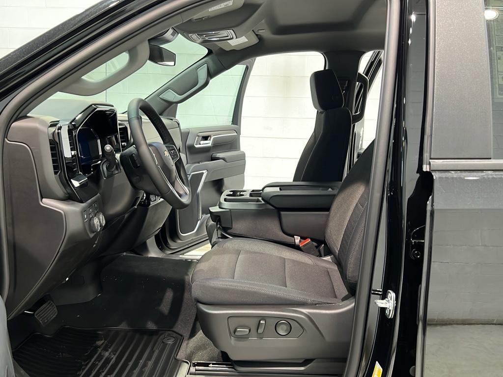 new 2025 Chevrolet Silverado 1500 car, priced at $49,995