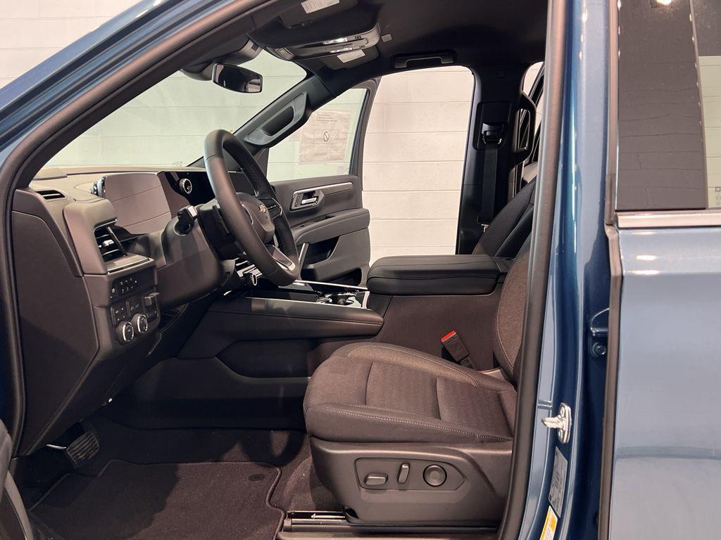 new 2025 Chevrolet Suburban car, priced at $69,535
